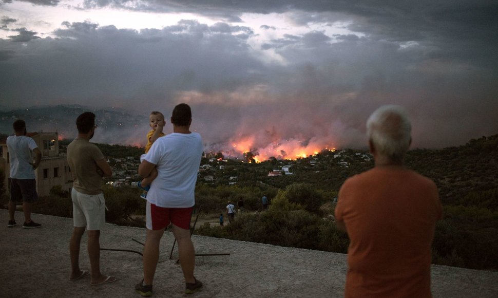 Per gaisrus netoli Atėnų žuvo dešimtys žmonių