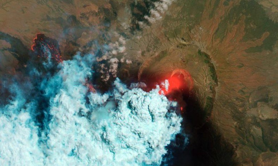 Ugnikalnis Kamčiatkoje išsviedė net 6 km aukščio pelenų stulpą