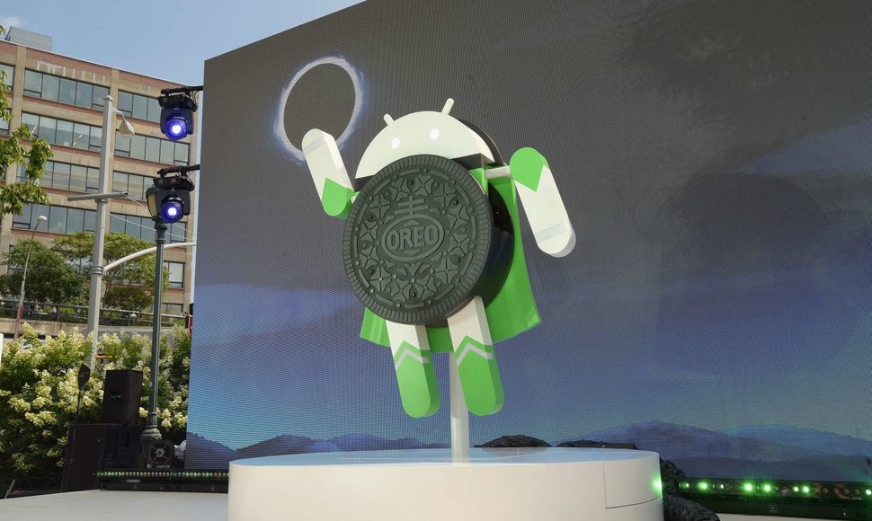 „Android Oreo“ superherojaus statula