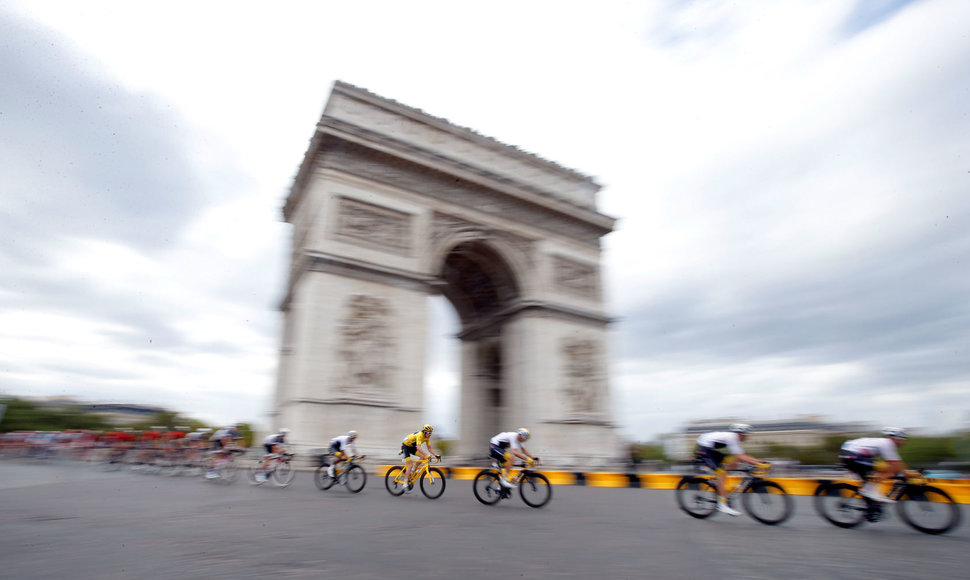 Geraintas Thomasas triumfavo „Tour de France“ lenktynėse.