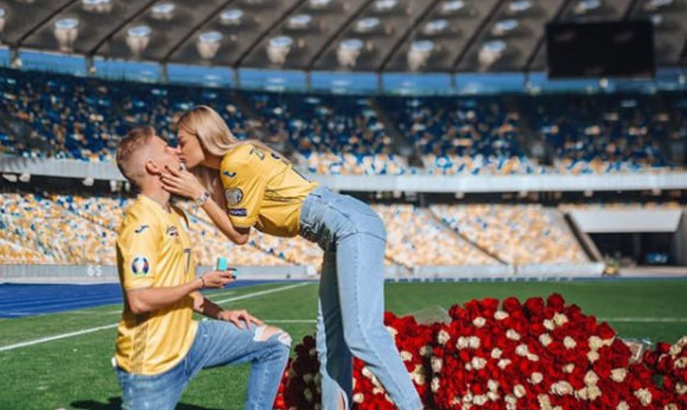 O.Zintjenko pasipiršo mylimajai Kijevo stadione.