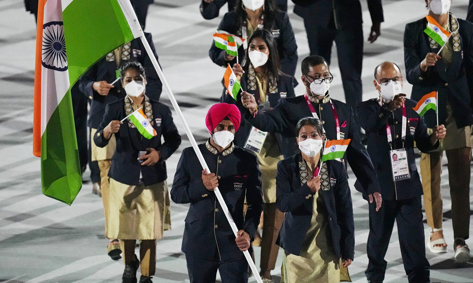 Indijos delegacija Tokijo olimpinėse žaidynėse. Pastaruoju metu šalis turi bėdų sporte dėl dopingo.