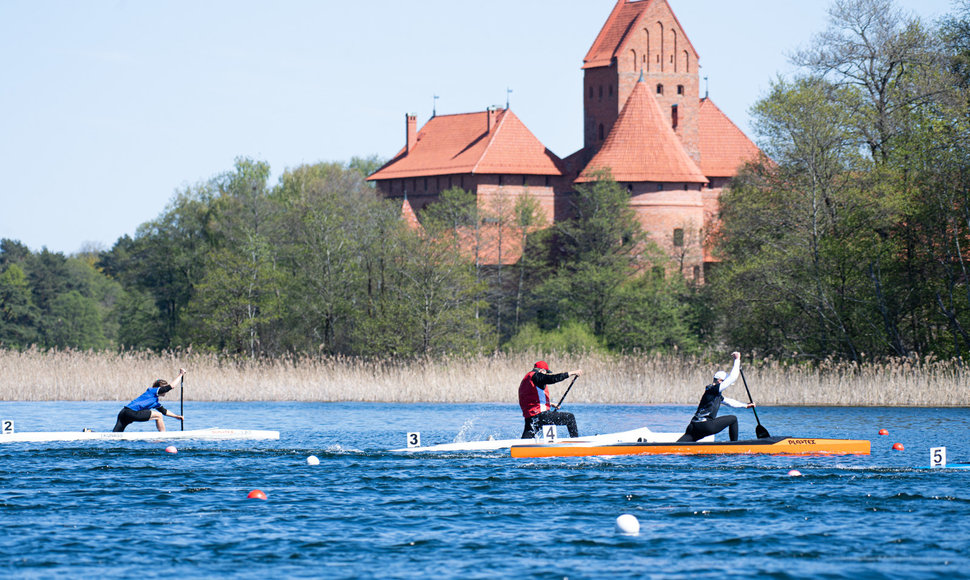 Lietuvos baidarių ir kanojų irklavimas.