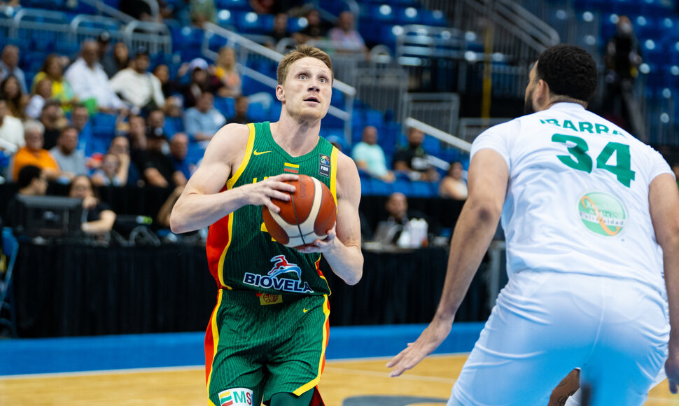 Olimpinis krep&scaron;inio atrankos turnyras Lietuvos komandai prasidėjo pergale prie&scaron; Meksiką. Marius Grigonis