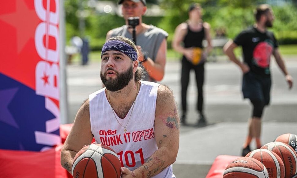 &Scaron;e&scaron;tadienį prie Baltojo tilto įvyko &bdquo;OlyBet DUNK IT Open&ldquo; krep&scaron;inio renginys.