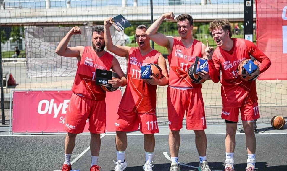 &Scaron;e&scaron;tadienį prie Baltojo tilto įvyko &bdquo;OlyBet DUNK IT Open&ldquo; krep&scaron;inio renginys.