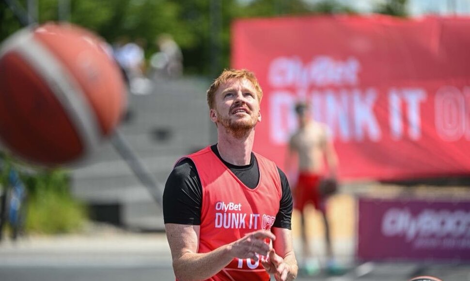 &Scaron;e&scaron;tadienį prie Baltojo tilto įvyko &bdquo;OlyBet DUNK IT Open&ldquo; krep&scaron;inio renginys.