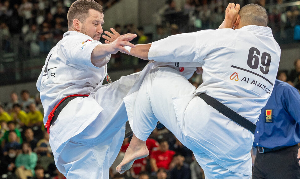 Pasaulio pilno kontakto karatė čempionato ketvirtfinalio kovų akimrka. Eventas Gužauskas