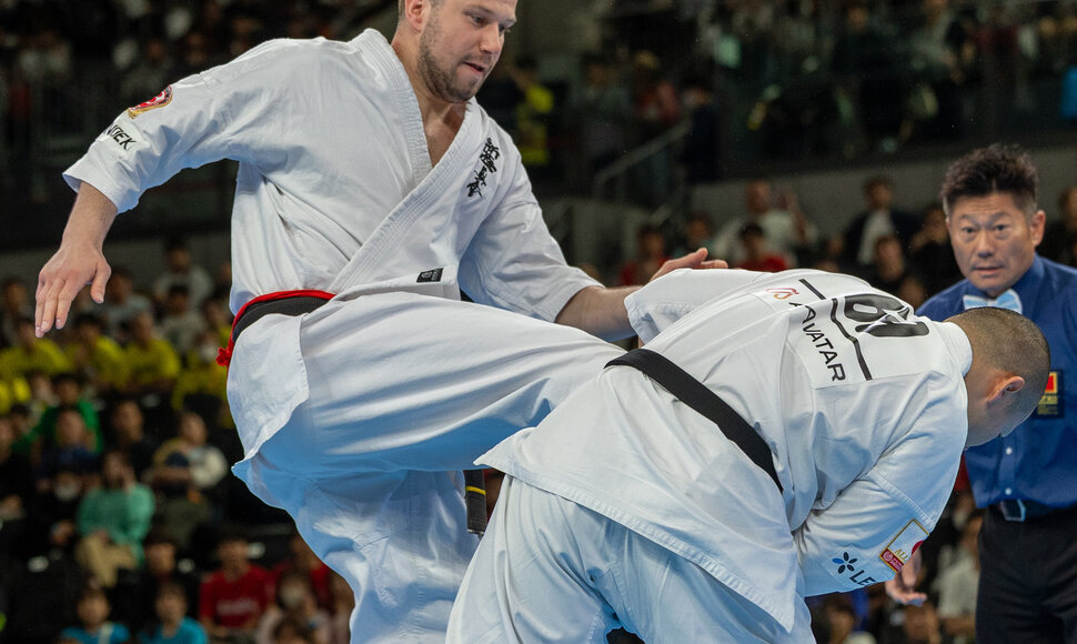 Pasaulio pilno kontakto karatė čempionato ketvirtfinalio kovų akimrka. Eventas Gužauskas