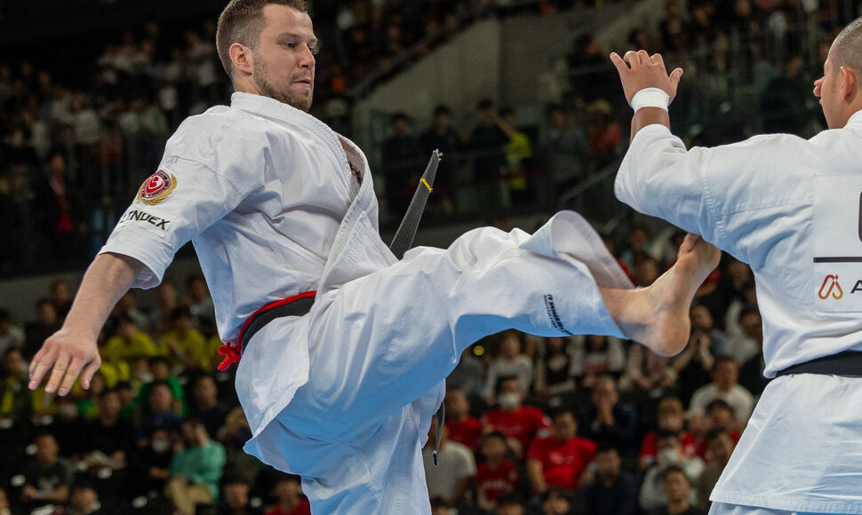 Pasaulio pilno kontakto karatė čempionato ketvirtfinalio kovų akimrka. Eventas Gužauskas