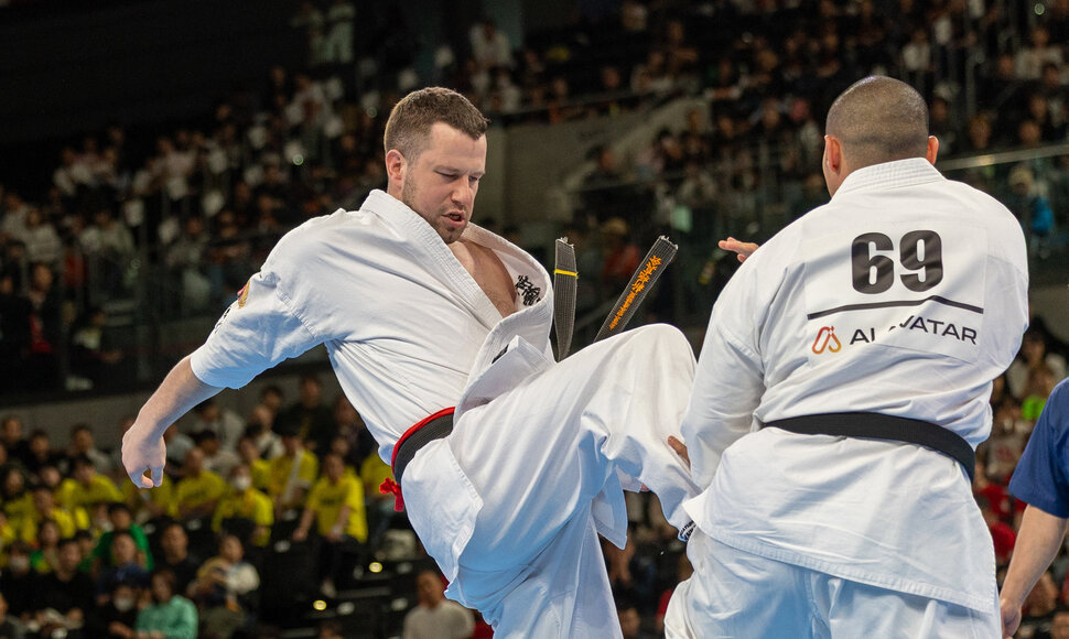 Pasaulio pilno kontakto karatė čempionato ketvirtfinalio kovų akimrka. Eventas Gužauskas