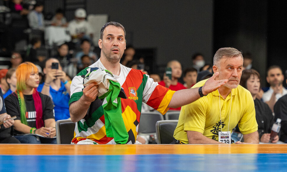 Pasaulio pilno kontakto karatė čempionato ketvirtfinalio kovų akimrka. Lukas Kubilius ir Vladimiras Silva&scaron;ko