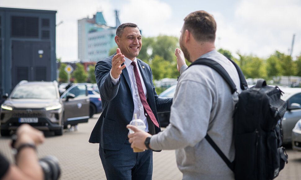 Pirmasis mažojo finalo mačas: Klaipėdos &bdquo;Neptūnas&ldquo; &ndash; Panevėžio &bdquo;Lietkabelis&ldquo;. Jonas Mačiulis ir Gediminas Petrauskas