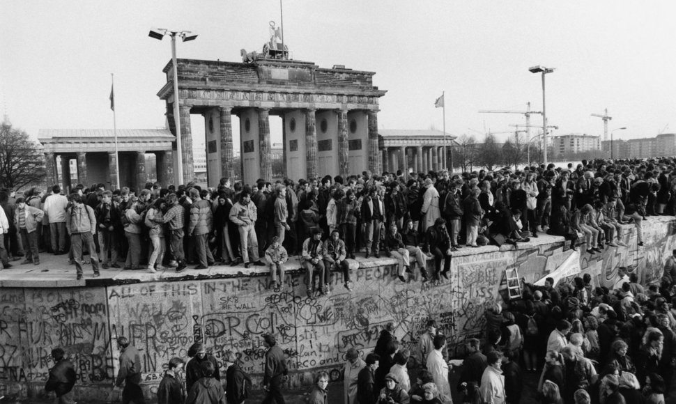  Berlyno sienos griūtis, 1989 m. lapkričio 10 d.