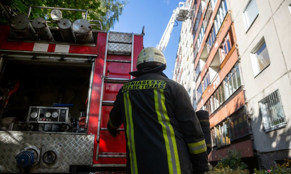 Baltupio g. esančiame daugiabutyje užsidegė balkonas