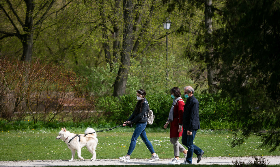 Vilniečiai džiaugiasi saulėta diena