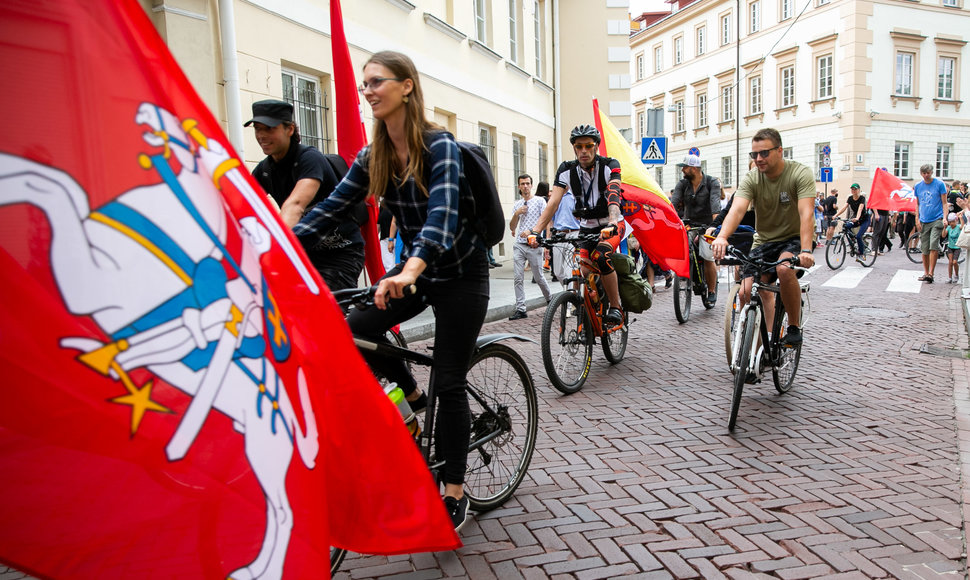 Valstybės vėliavų pakėlimo ceremonija