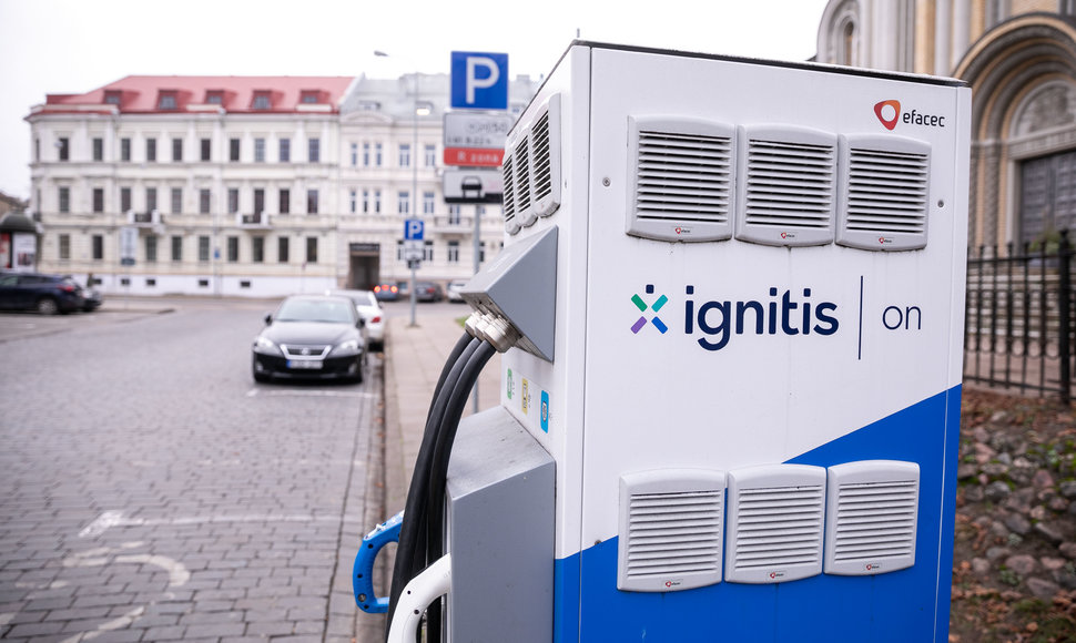 „Ignitis ON“ elektromobilių įkrovimo stotelė