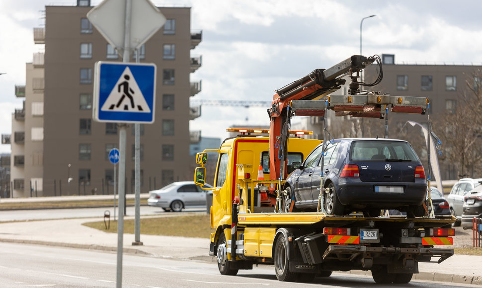 Spaudos konferencija dėl KET pažeidusių automobilių nutempimą