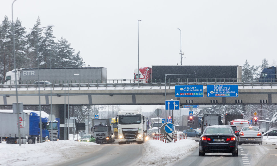 Vilkikų spūstis Kirtimų gatvėje