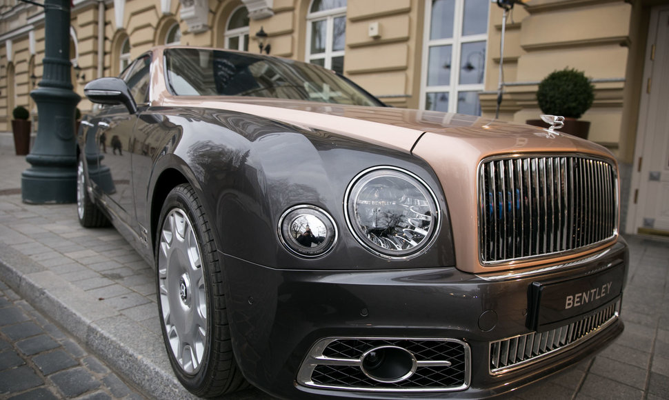 „Bentley“ automobilių pristatymo akimirka