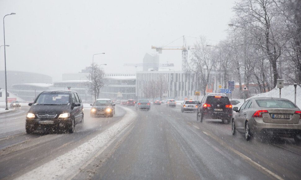 Vilnių užklojo sniegas