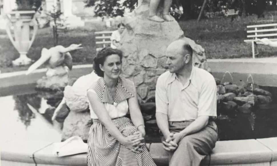 Rašytojas Juozas Baltušis su žmona aktore Monika Mironaite Druskininkuose 1956 m