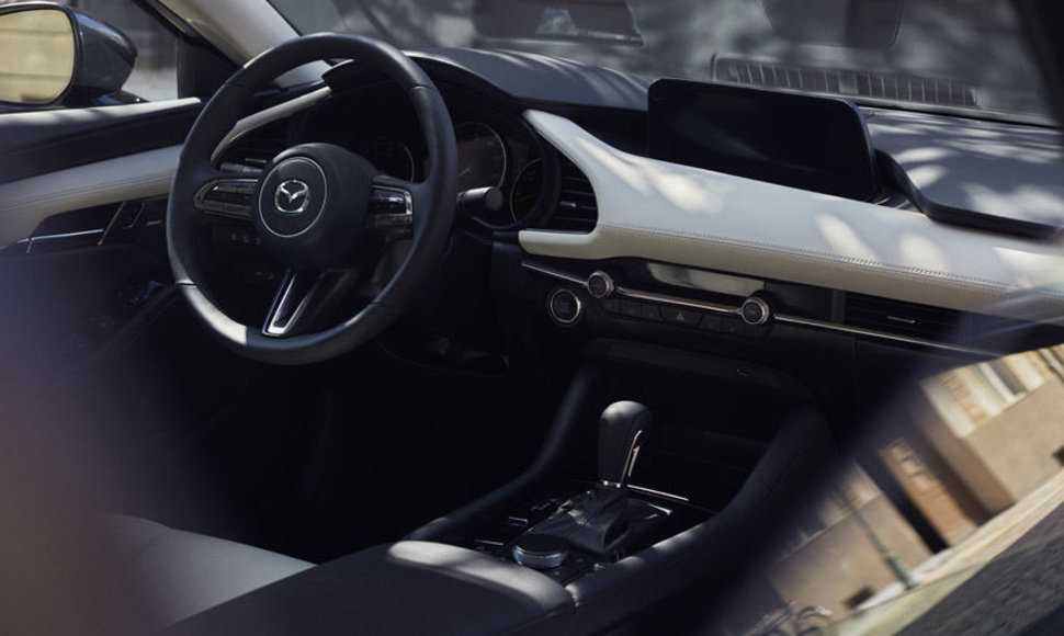 Naujoji „Mazda3“ tampa ralio automobiliu 