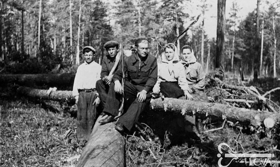 Tremtiniai medienos paruošimo darbuose. Irkutsko sritis, Zimos miestas. [1952 m.] Vilhelmo Janiselio fotonuotrauka