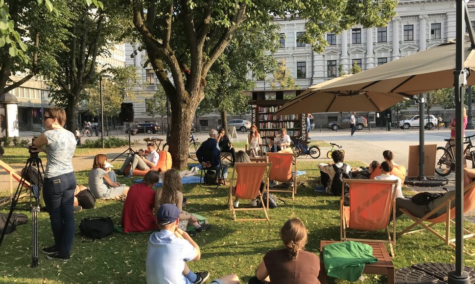 Į Lukiškių aikštę grįžta projektas „Vilnius skaito“