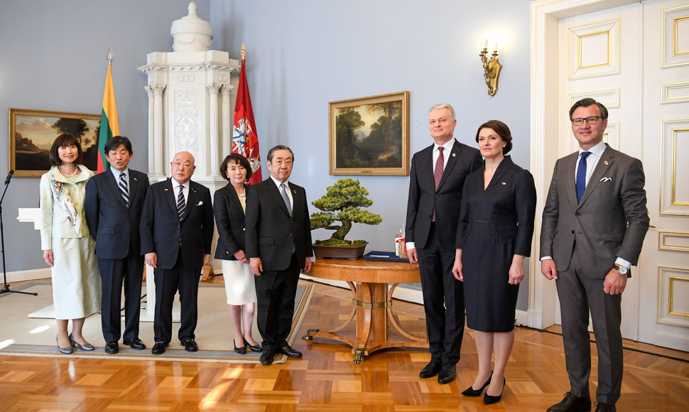 Gitanas ir Diana Nausėdos susitiko su Japonijos delegacija