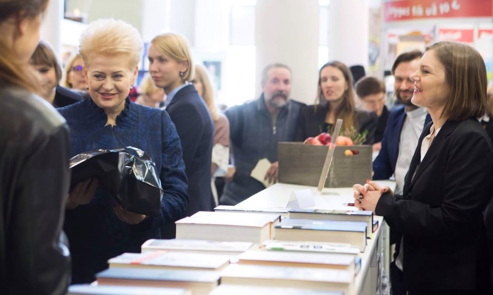 Dalia Grybauskaitė ir Lina Ever Vilniaus knygų mugėje