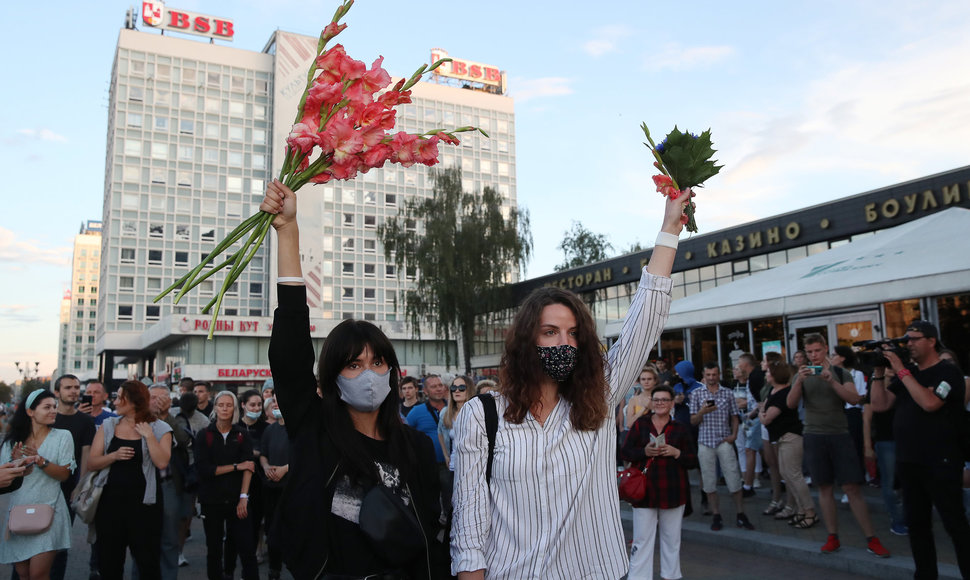 Baltarusijoje malšinami antrą dieną besitęsiantys protestai