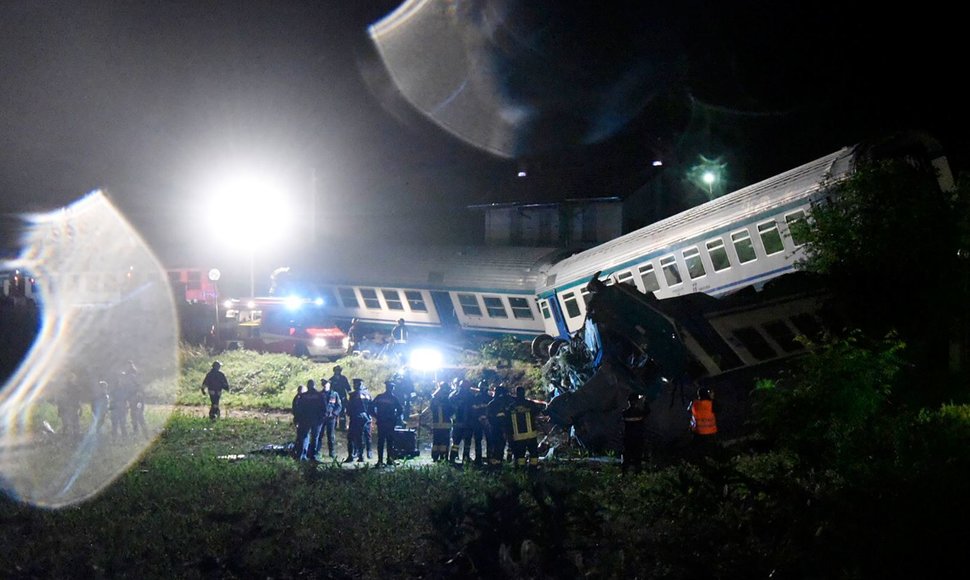 Italijoje traukiniui įsirėžus į Lietuvoje registruotą sunkvežimį žuvo du žmonės