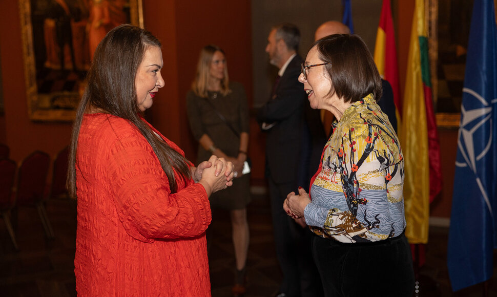 Nomeda Kazlaus, Maria Nieves Blanco Diaz