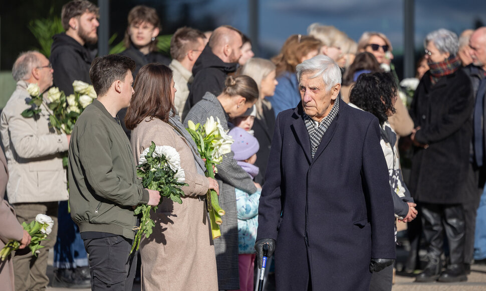 I&scaron;lydimas amžinam poilsiui fotografas Raimundas Adžgauskas