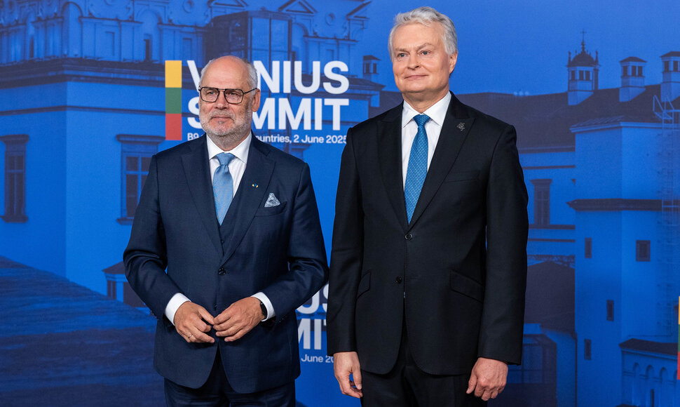 Alaras Karisas, Gitanas Nausėda