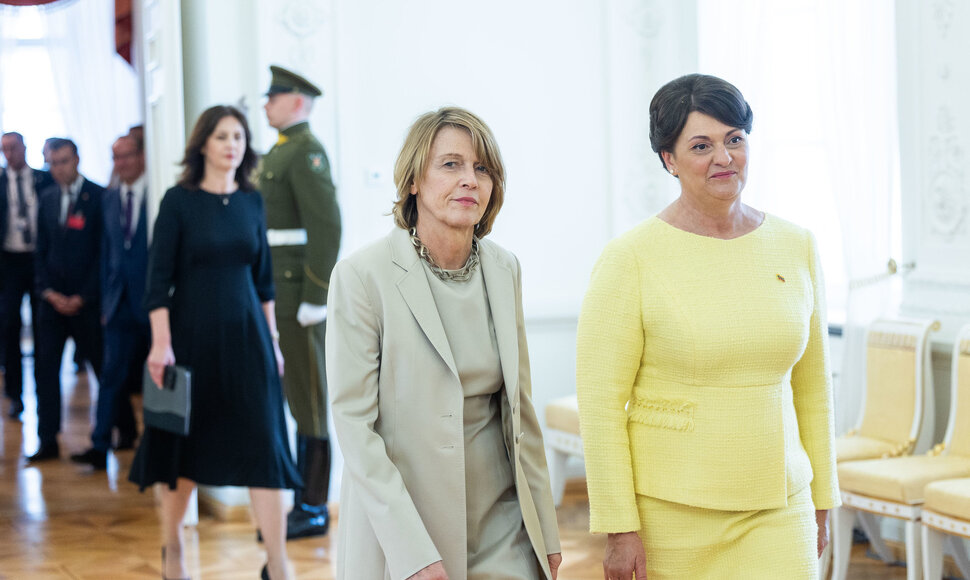 Elke B&uuml;denbender, Diana Nausėdienė