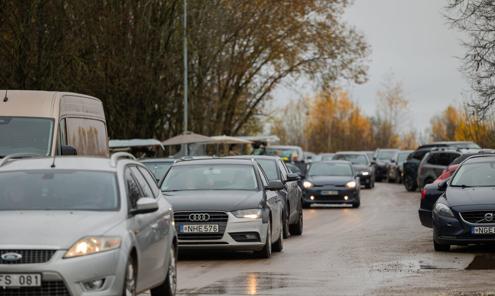 Automobilių spūstys prie Vilniaus kapinių