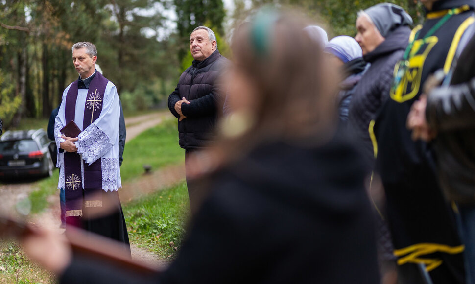 Karveli&scaron;kių kapinėse&nbsp;vyko 17-os vieni&scaron;ų asmenų laidotuvės