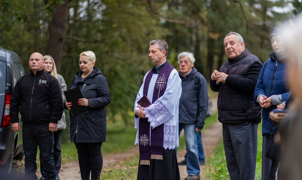 Karveli&scaron;kių kapinėse&nbsp;vyko 17-os vieni&scaron;ų asmenų laidotuvės