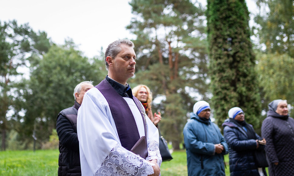 Karveli&scaron;kių kapinėse&nbsp;vyko 17-os vieni&scaron;ų asmenų laidotuvės