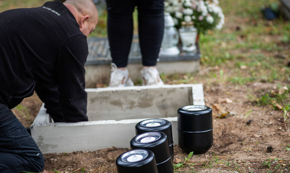 Karveli&scaron;kių kapinėse&nbsp;vyko 17-os vieni&scaron;ų asmenų laidotuvės