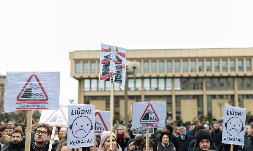 Protestas &bdquo;&Scaron;alin rankas nuo laisvo žodžio&ldquo;