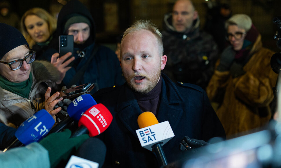 Prie JAV ambasados atvežti paleisti Baltarusijos politiniai kaliniai