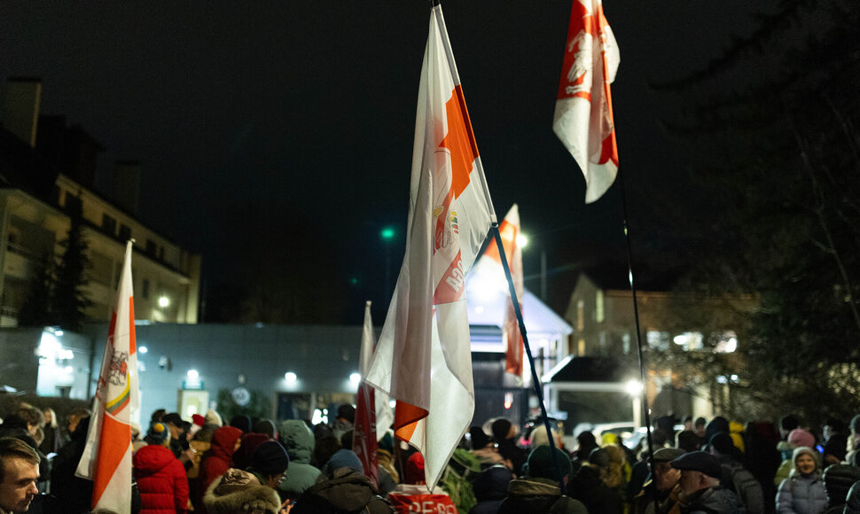 Prie JAV ambasados atvežti paleisti Baltarusijos politiniai kaliniai