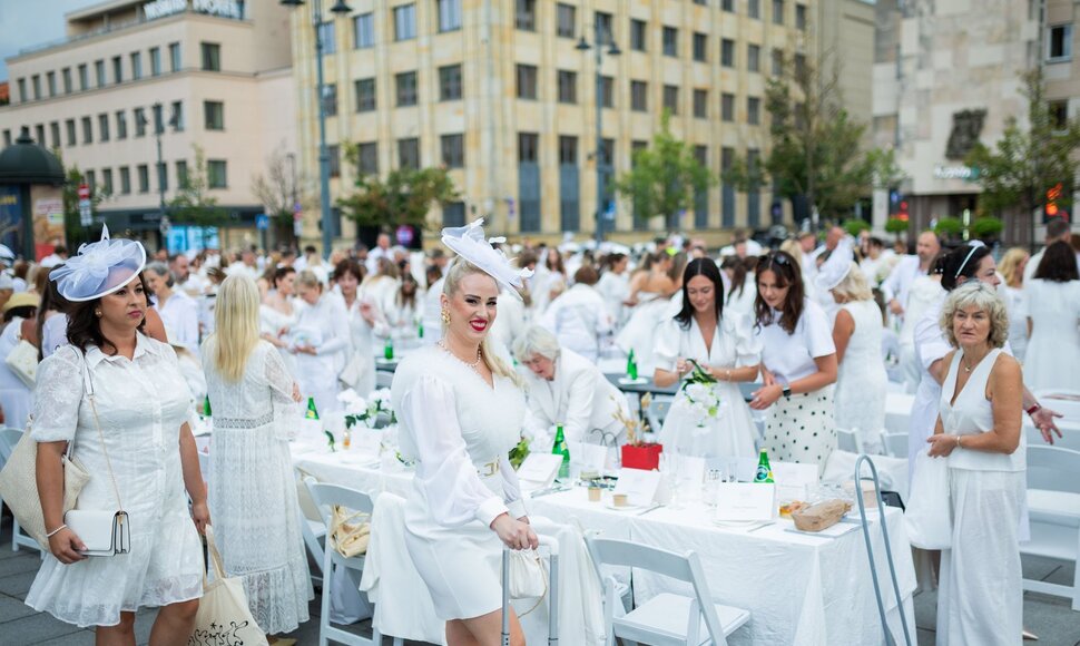 Baltoji vakarienė Kudirkos aik&scaron;tėje