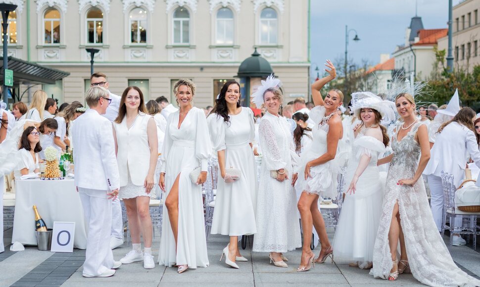 Baltoji vakarienė Kudirkos aik&scaron;tėje
