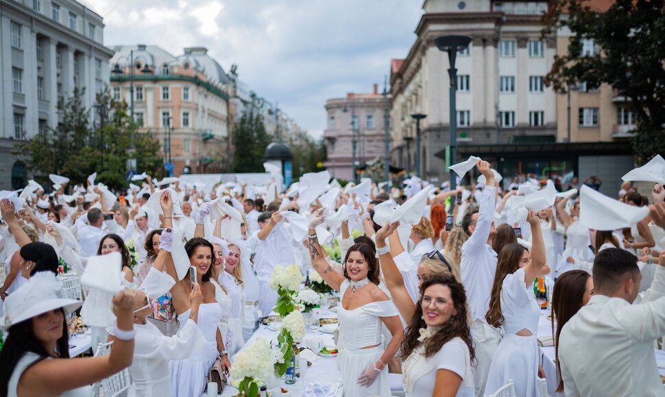 Baltoji vakarienė Kudirkos aik&scaron;tėje