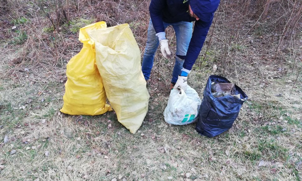 Šiukšlių rinkimo akcija „Švari vasara“